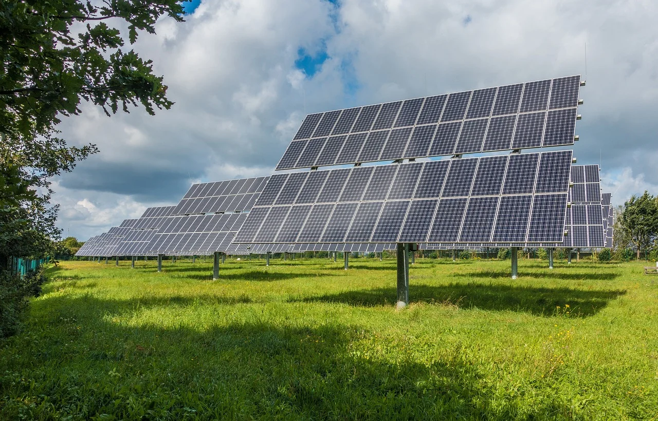 Fordelarna med solenergi for lantbrukare och jordbrukare