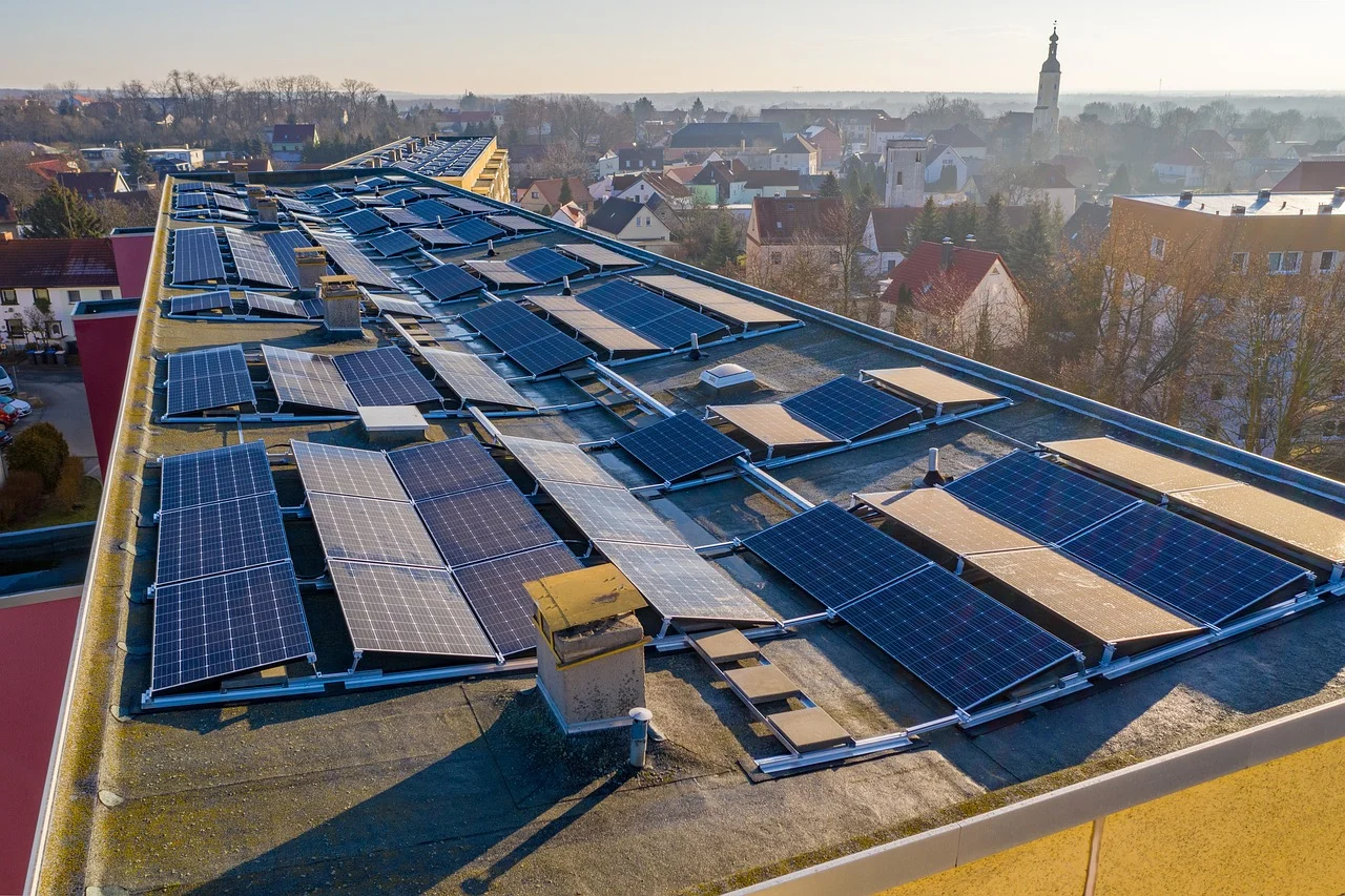 Sa har gor du din ekonomibyggnad mer energieffektiv med solpaneler